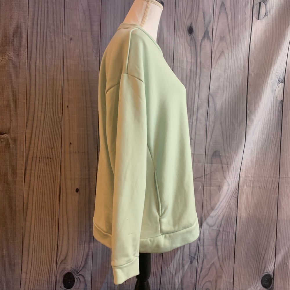✅HOST Pick✅ Nike Just Do It Sweatshirt, Medium - Picture 3 of 12